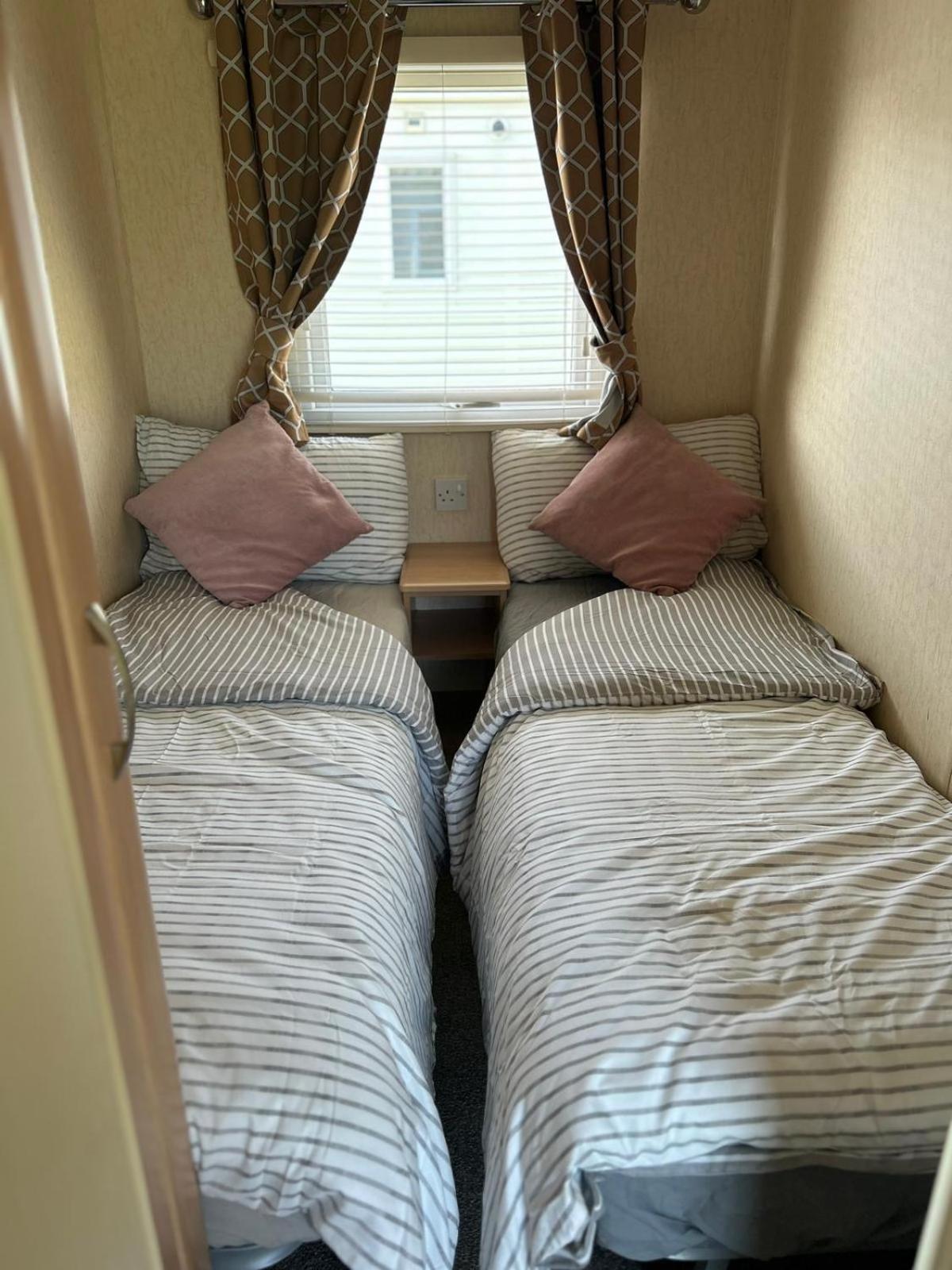 Hotel J&D By The Sea à Heysham Extérieur photo